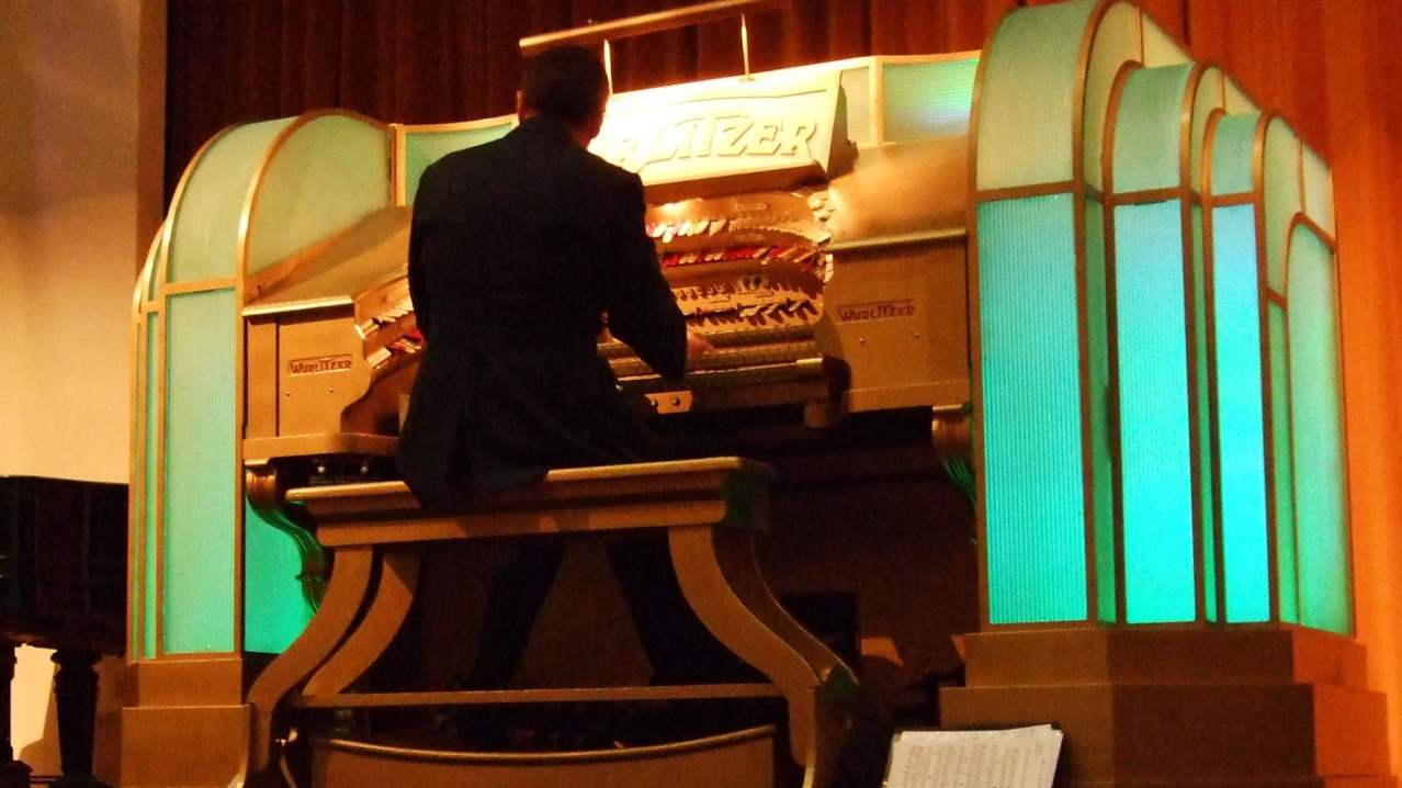 Man playing organ at The Musical Museum in Brentford
