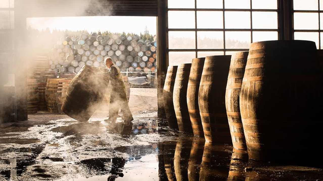 Man rolling barrel at Speyside Cooperage Visitor Centre in Craigellachie 