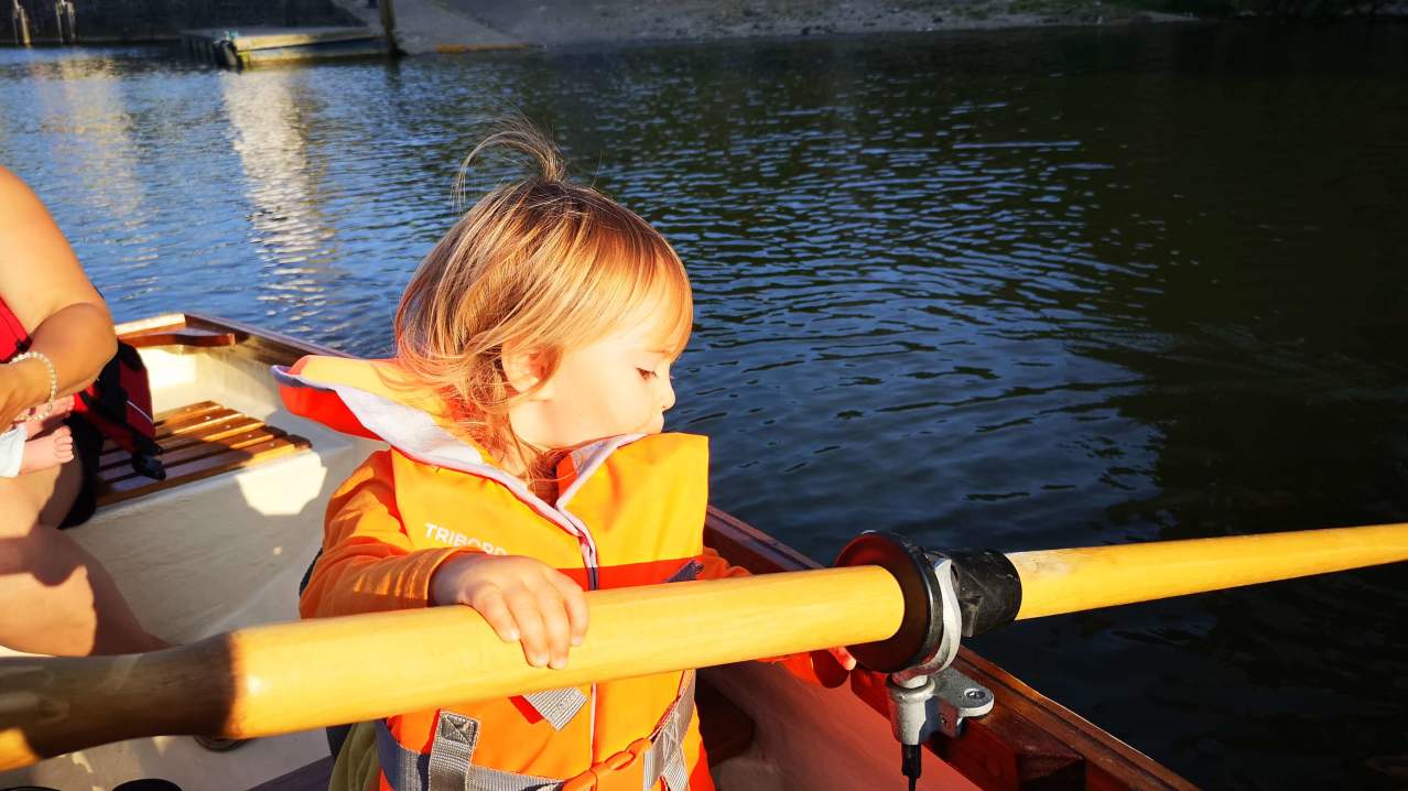 Paddle West Row Boat Hire - Featured Image - 1 Paddle West Row Boat Hire - Featured Image - 1