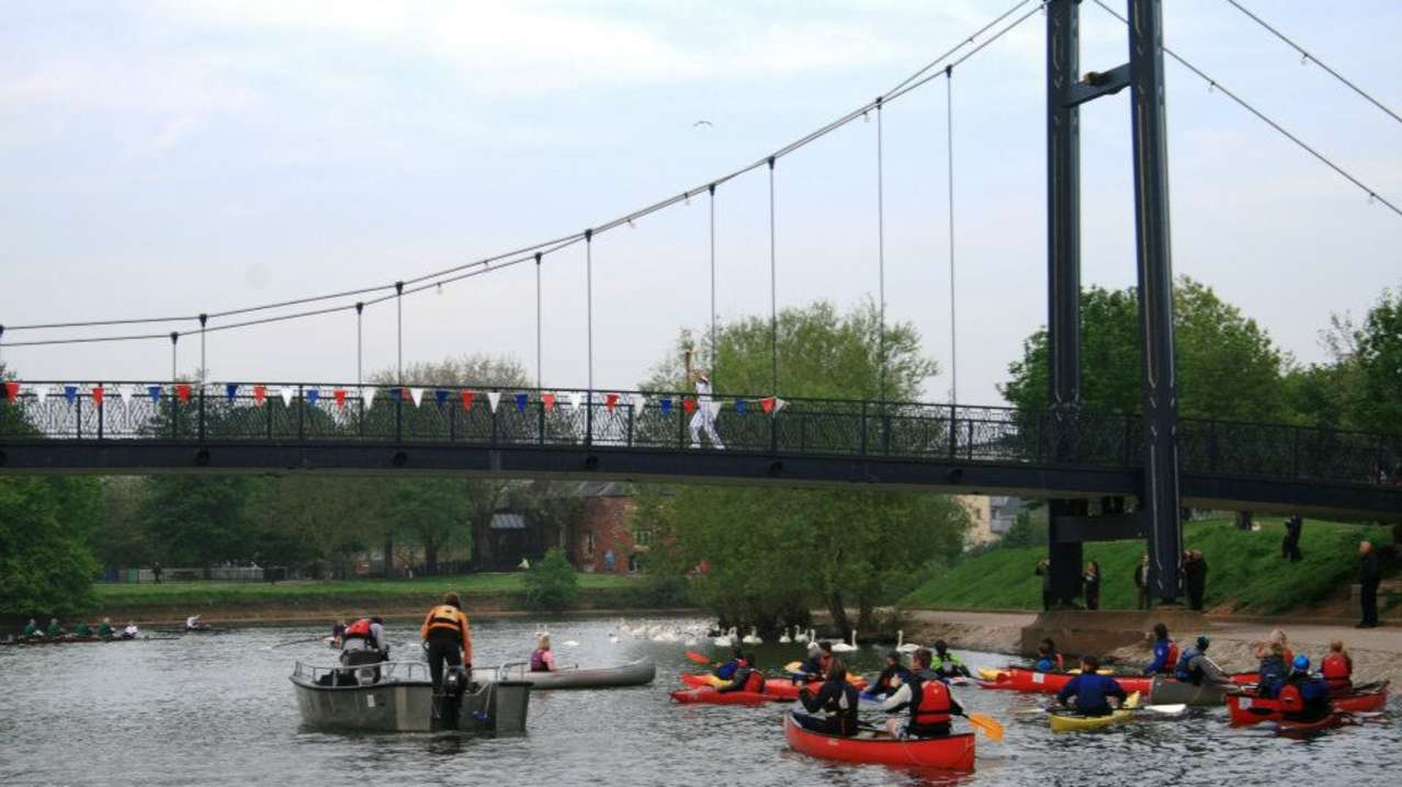 People on canoes at Haven Banks Outdoor Education Centre in Exeter