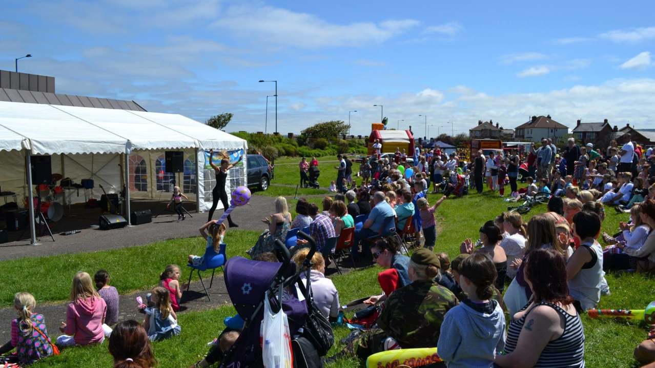Families watching show at Zetland Park in Grangemouth Families watching show at Zetland Park in Grangemouth