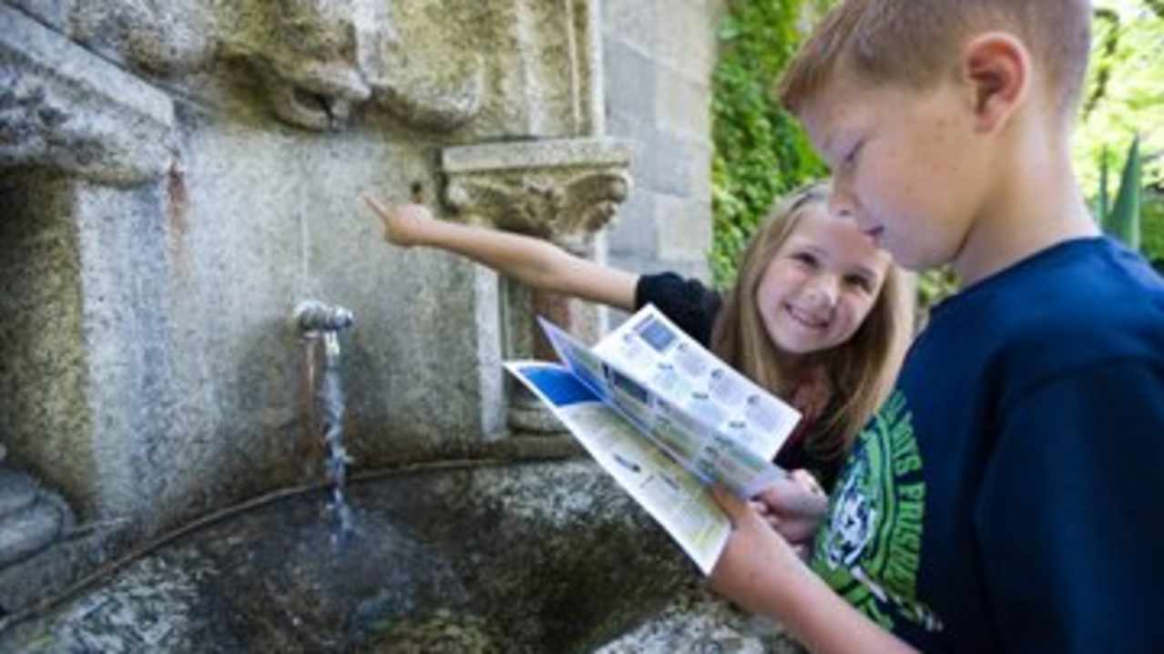 Kids looking for clues on Symonds Yat Treasure Hunt Trail