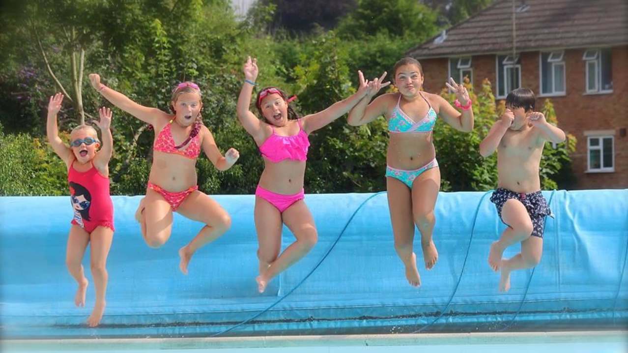 Kids jumping into pool at Woburn Open Air Swimming Pool