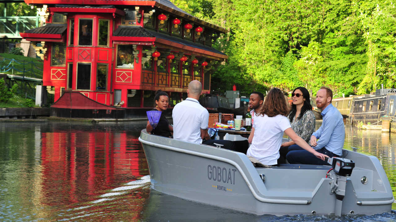 Visitors picnicking on boat at GoBoat London Visitors picnicking on boat at GoBoat London