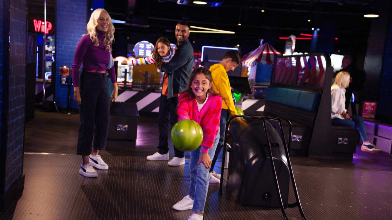 Hollywood Bowl Birmingham Resort World - Featured Image - 1