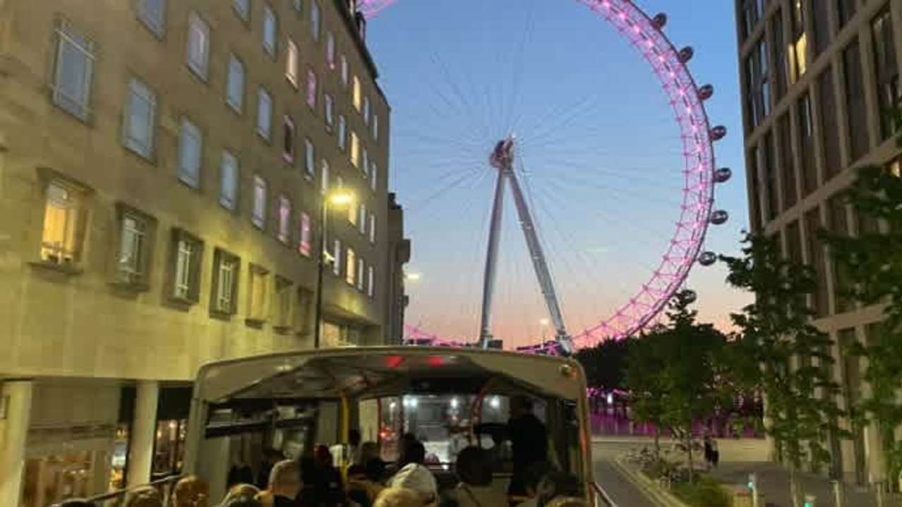 Taylor Swift Singalong Open Top London By Night Bus Tour - Featured Image - 1 Taylor Swift Singalong Open Top London By Night Bus Tour - Featured Image - 1