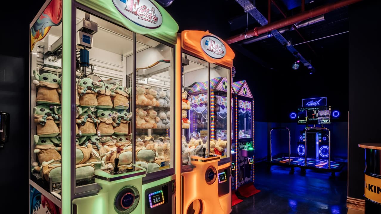 King Pins Bowling - Featured Image - 9 King Pins Bowling - Featured Image - 9