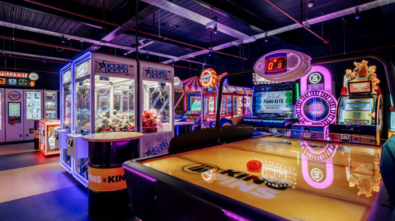 King Pins Bowling - Featured Image - 10 King Pins Bowling - Featured Image - 10