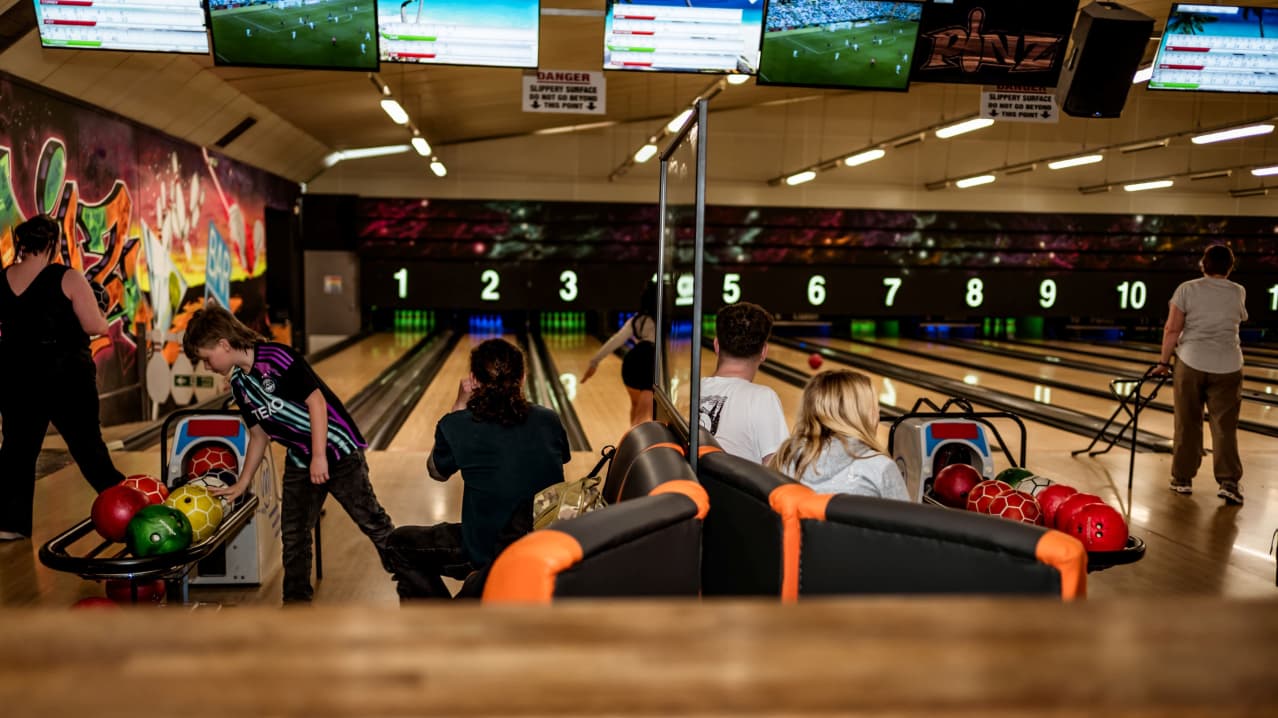 Pinz Bowling - Featured Image - 1 Pinz Bowling - Featured Image - 1