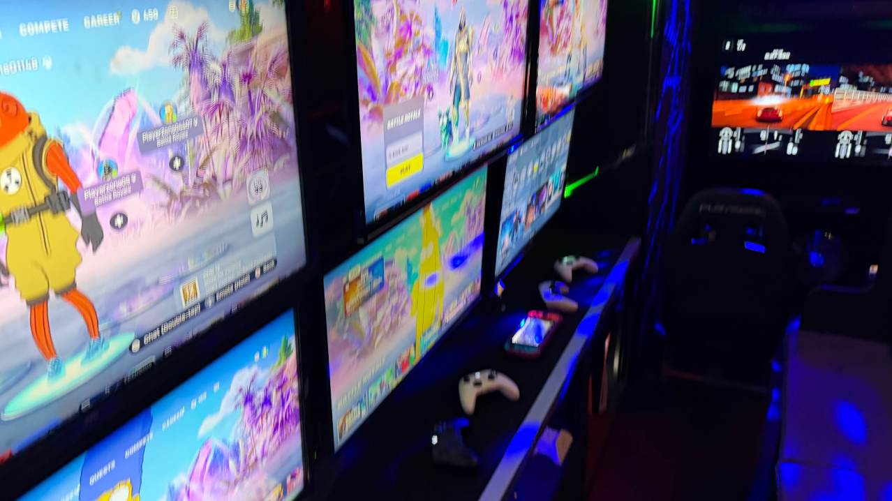 Gaming party van - Featured Image - 5