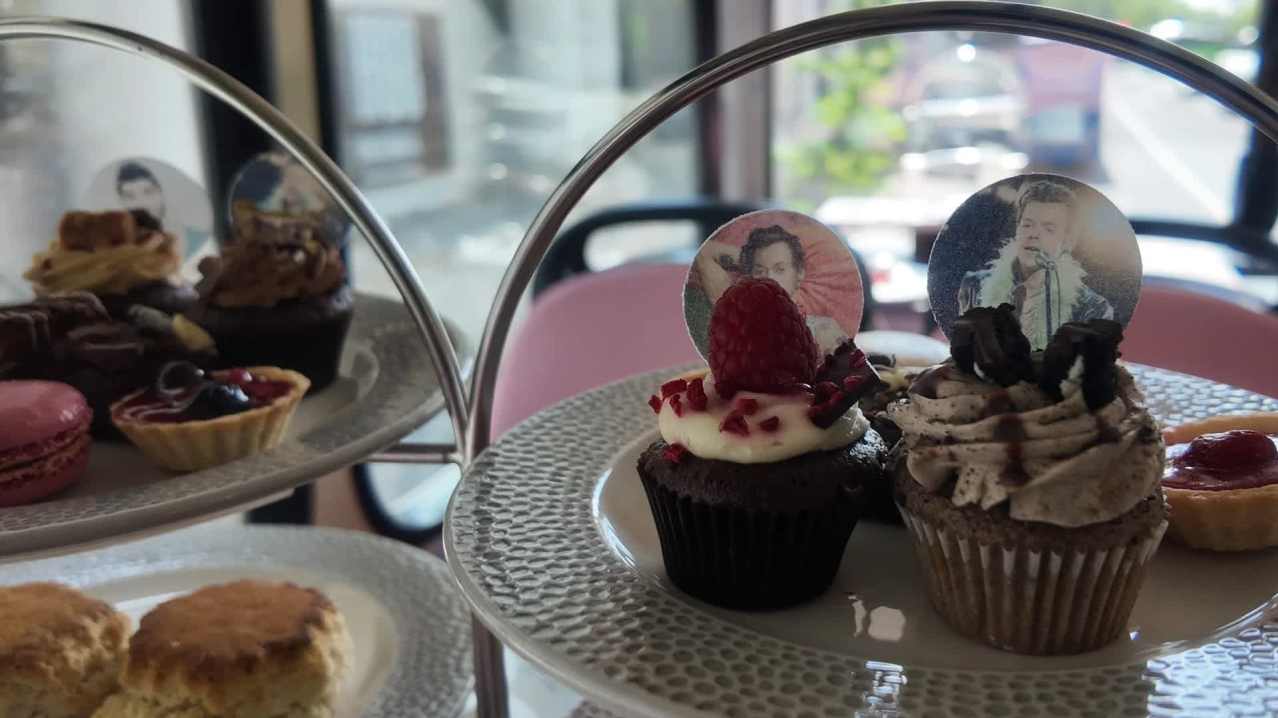 Harry Styles London Afternoon Tea Bus - Featured Image - 1 Harry Styles London Afternoon Tea Bus - Featured Image - 1