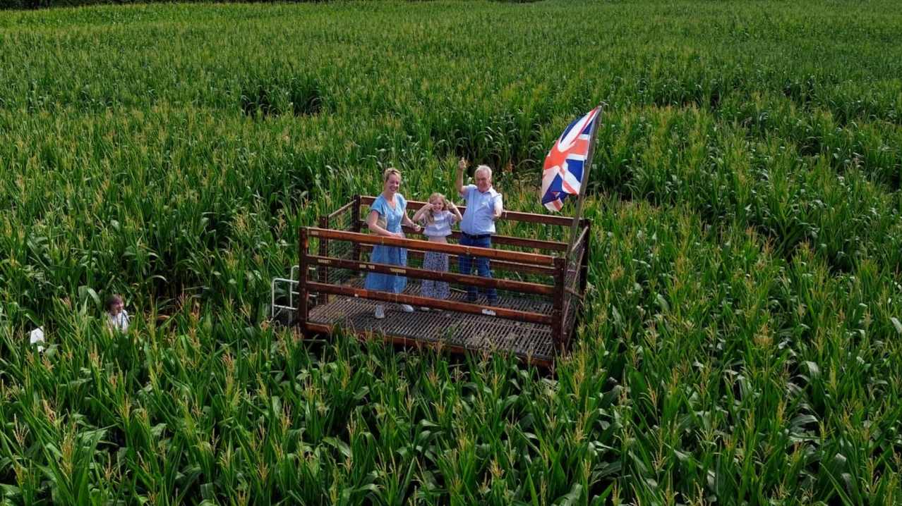 Elton Giant Mazes - Featured Image - 3