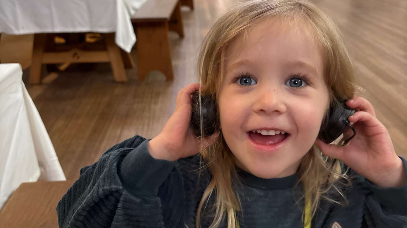 Sylvie couldn't make the headphones fit!