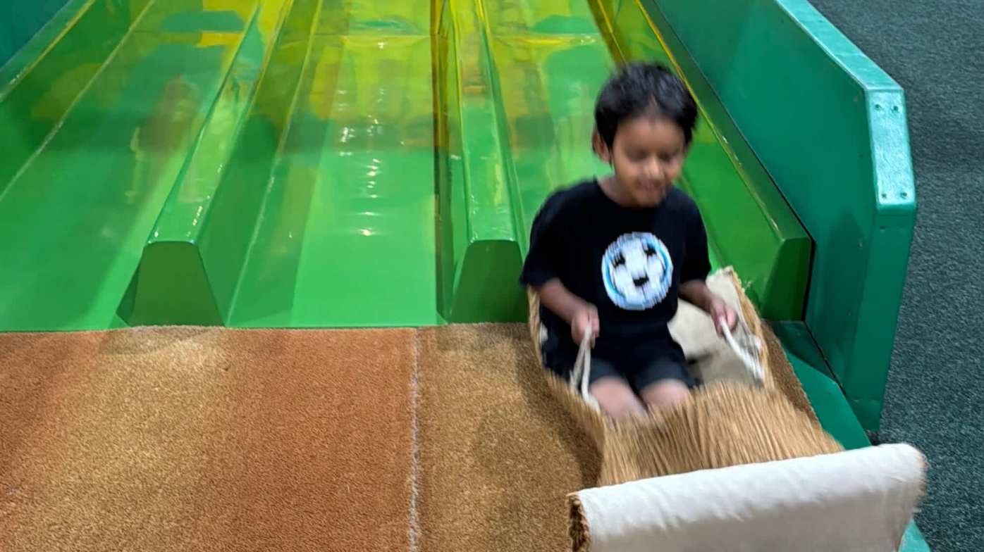 Multi-lane slides with mats