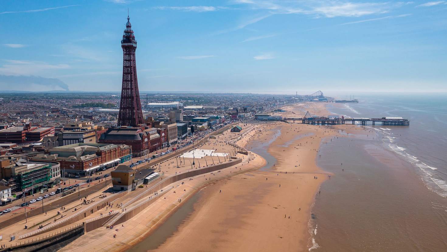 Jaw-Dropping Panoramas from the Blackpool Tower Eye - Image Jaw-Dropping Panoramas from the Blackpool Tower Eye - Image