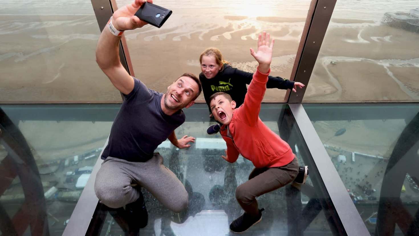 Thrilling SkyWalk Glass-Floor Experience - Image Thrilling SkyWalk Glass-Floor Experience - Image