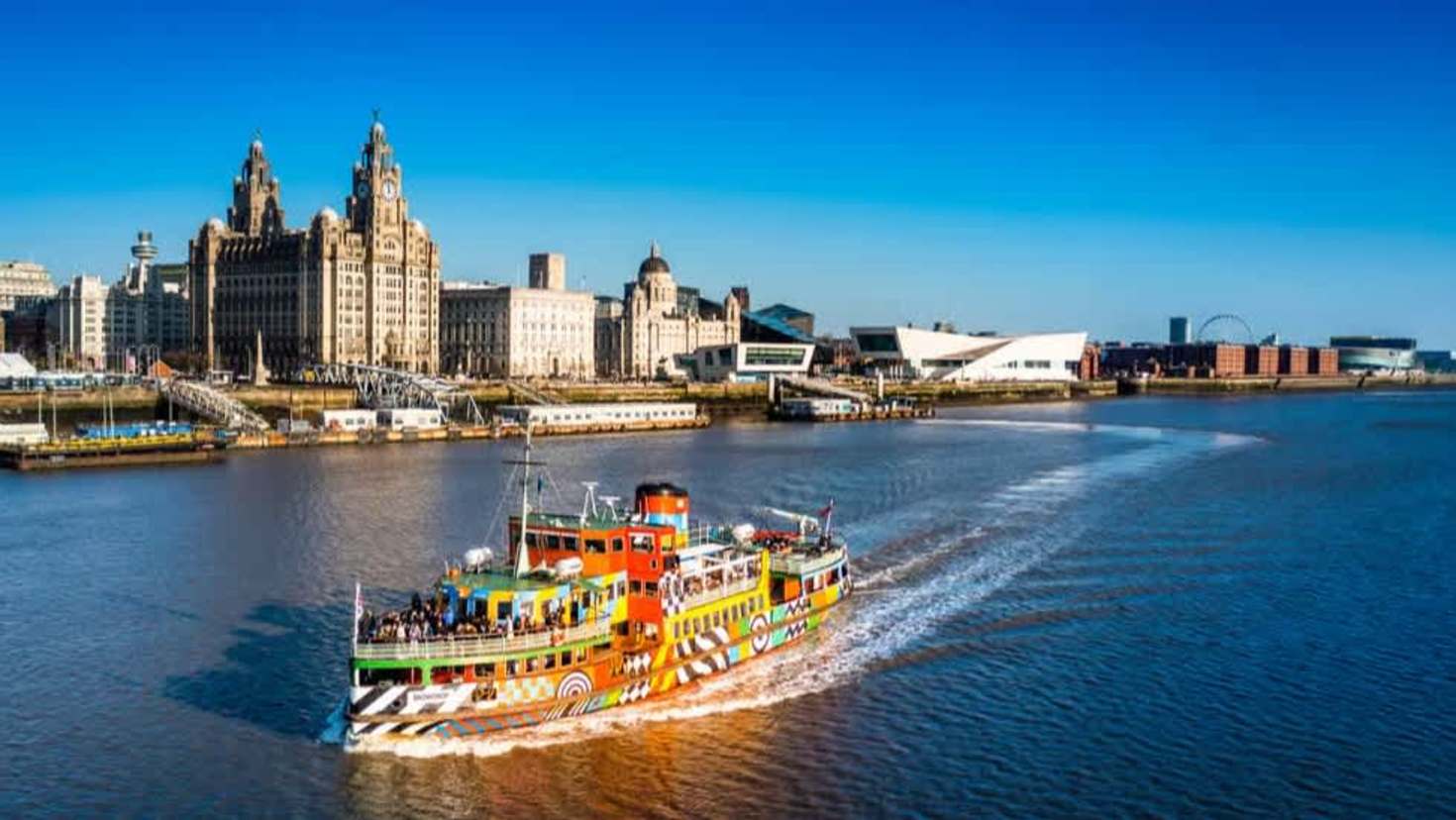 See the waterfront from the river - Image