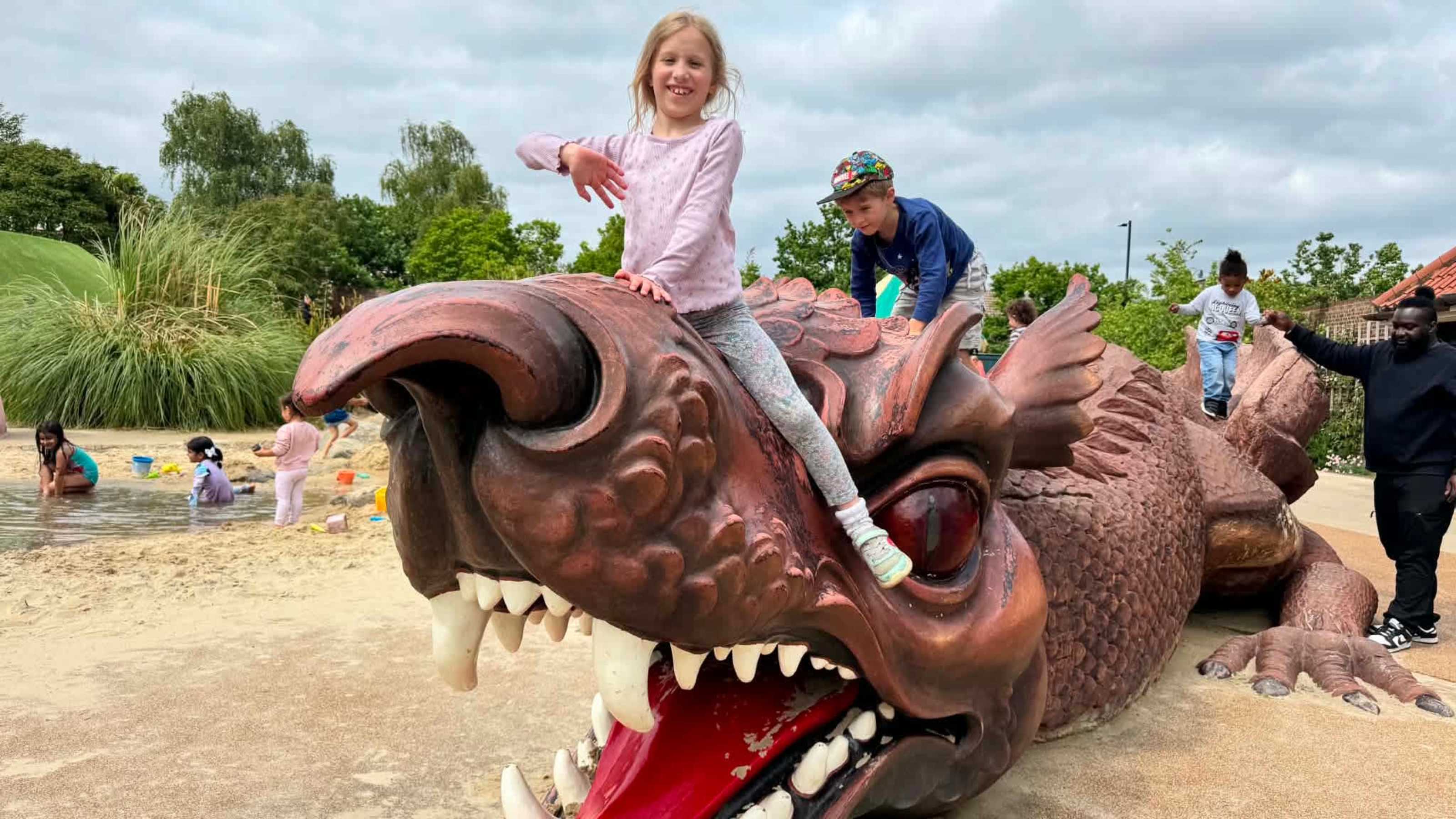 Mia and Oscar conquer the dragon