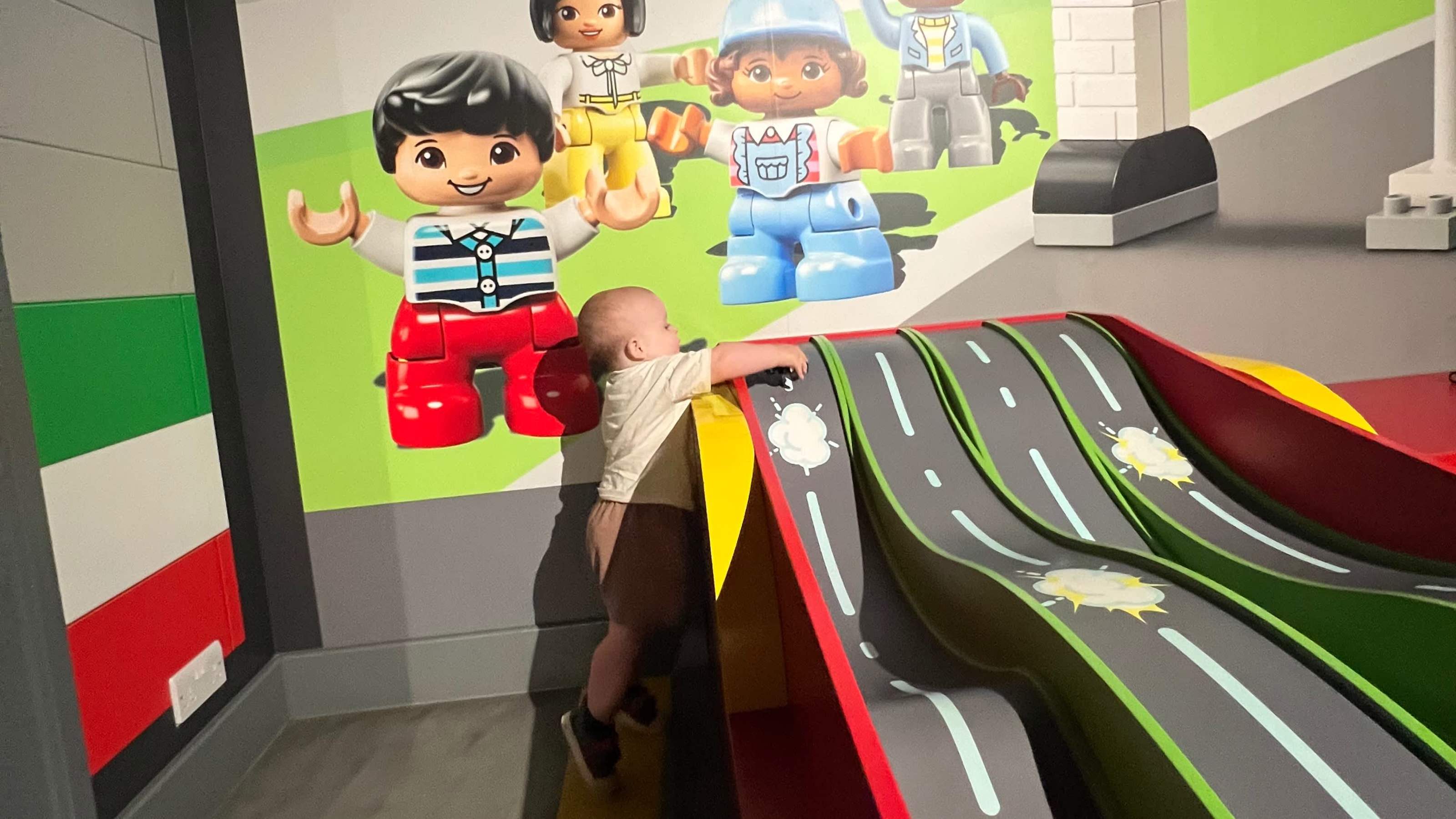 Build and play Build and play