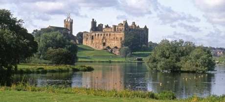 Outside view of Linlithgow Palace