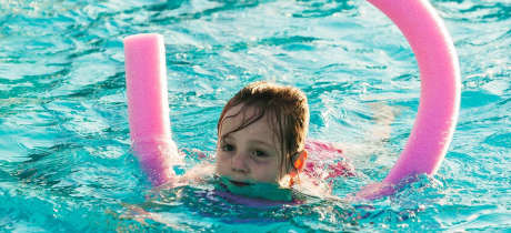 Girl swimming at Helmsley Open Air Swimming Pool