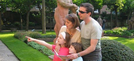 Family on huntfun London Westminster trail