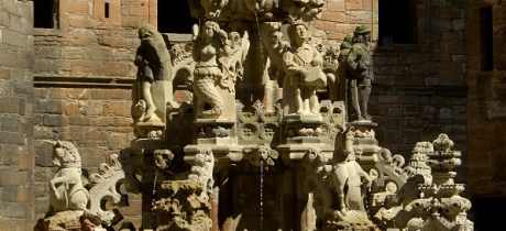 Courtyard fountain at Linlithgow Palace
