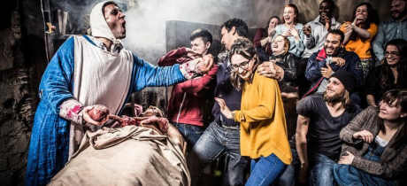 People on tour in The Edinburgh Dungeon