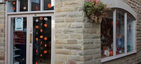 Entrance to Crafty Owls Pottery Cafe and Art Studio in Wakefield