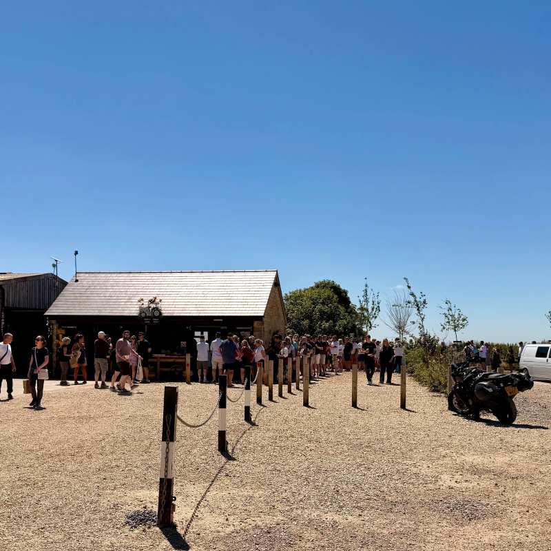 Our first impression? Wow, it’s busy! With queues forming and a steady stream of visitors arriving, it was clear that Diddly Squat Farm remains as popular as ever.