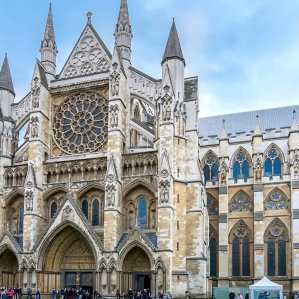 Walk Through Over 1,000 Years of Living Royal History