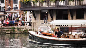 Passengers on Oxford River Cruises
