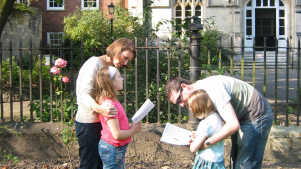 Family reading booklet for huntfun Windsor