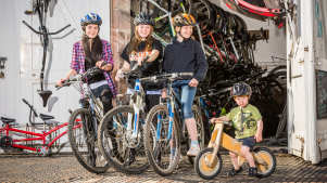 Kids with bikes at Drumlanrig Castle in Thornhill