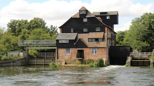 Outside view of Houghton Mill in Huntingdon