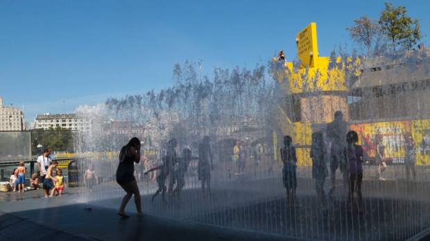Kids in water sprinklers at Jeppe Hein Appearing Rooms in South Bank