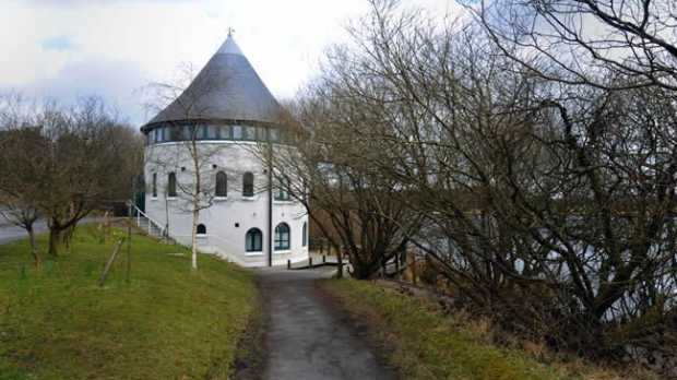 Building at Llyn Llech Owain Country Park in Llanelli