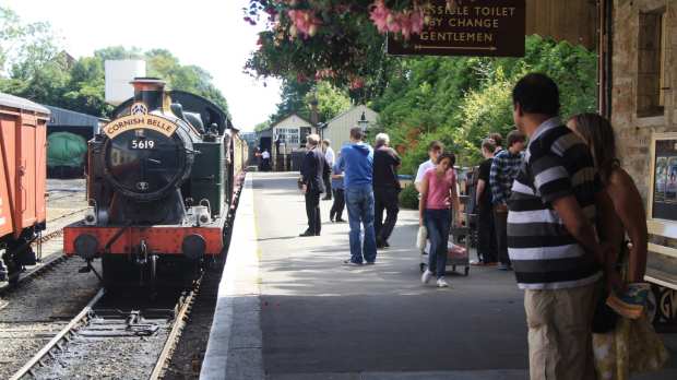 Steam train at platform in Bodmin and Wenford Railway