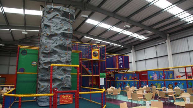 Climbing wall and soft play area at Jellybeans Warrington