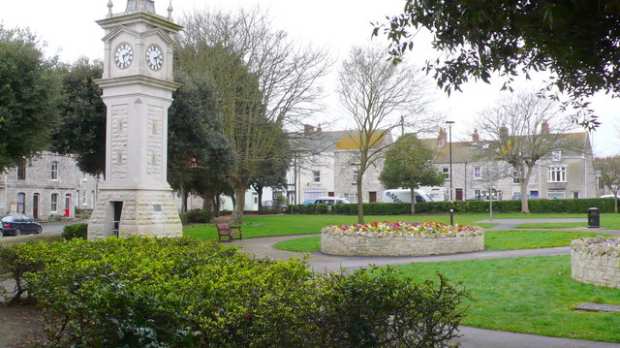 Easton Gardens Square by Nigel Mykura