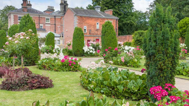 Castle Park House and Gardens - Featured Image - 1