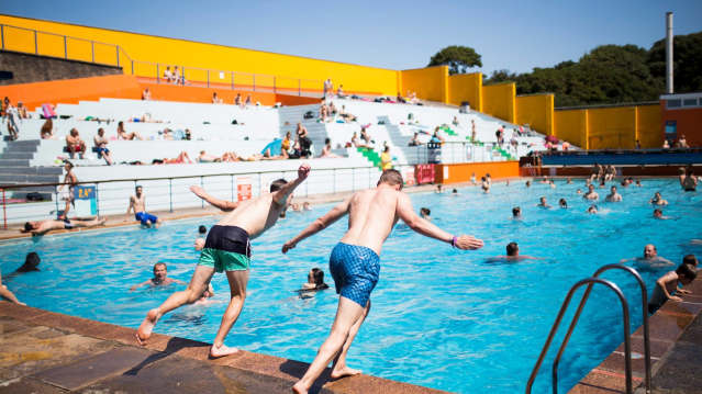 Families in outdoor swimming pool at Portishead Open Air Pool