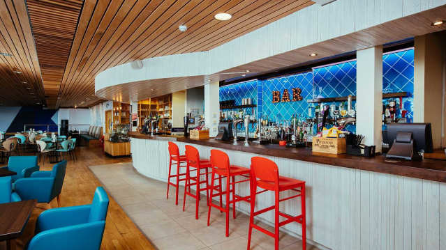 the bar and restaurant at the seahorse in cornwall