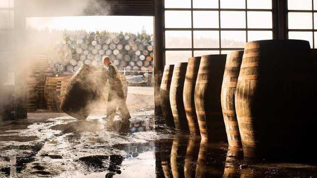 Man rolling barrel at Speyside Cooperage Visitor Centre in Craigellachie 