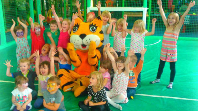 Kids with mascot at Eddie Catz Earlsfield