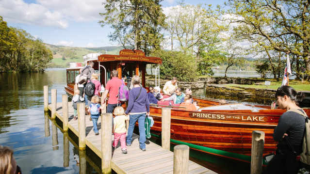 Families getting in boat at Wray Castle in Ambleside