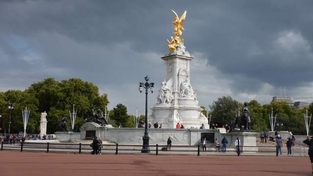 Bucking Palace monument on huntfun London Buckingham Palace Area trail