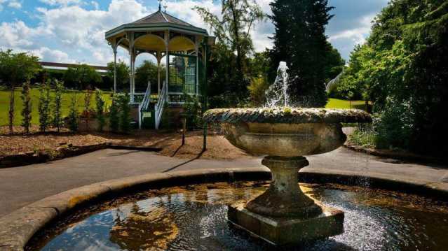 Water fountain at Birmingham Botanical Gardens