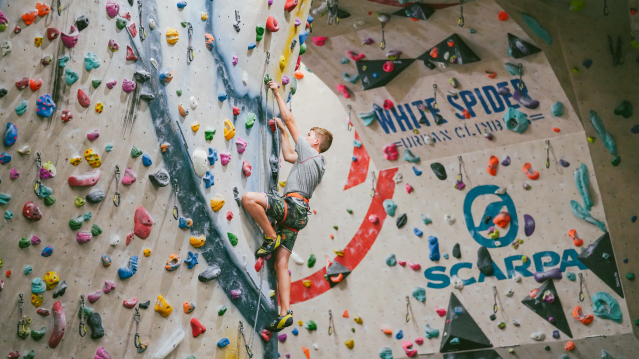 White Spider Climbing - Featured Image - 3