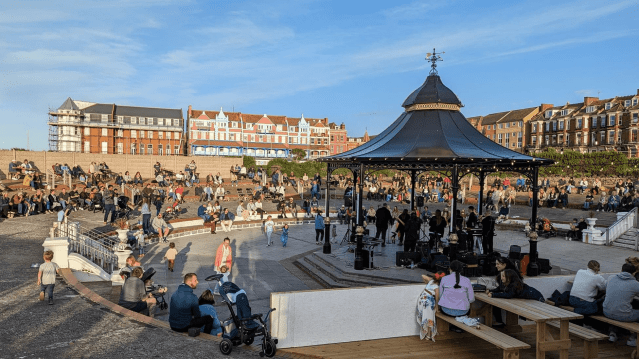 The Oval Bandstand and Lawns - Featured Image - 1